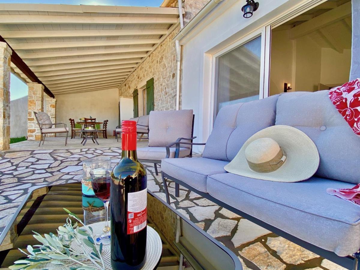Luxury Artemisia With Private Pool Karyotikon