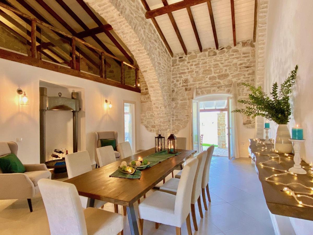 Luxury Artemisia With Private Pool