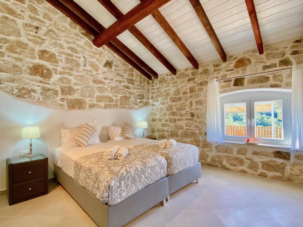 Luxury Artemisia With Private Pool